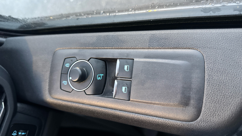 Ford Tourneo Custom 320 L2 Diesel Fwd 2.0 EcoBlue 136ps H1 Zetec 8 seater Auto